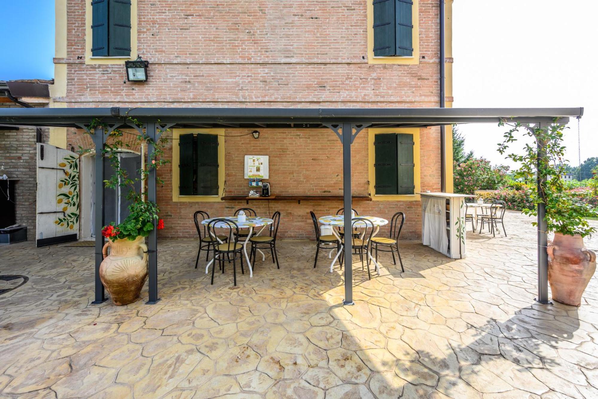 Bed and Breakfast La Casa Di Valeria - Módena Exterior foto